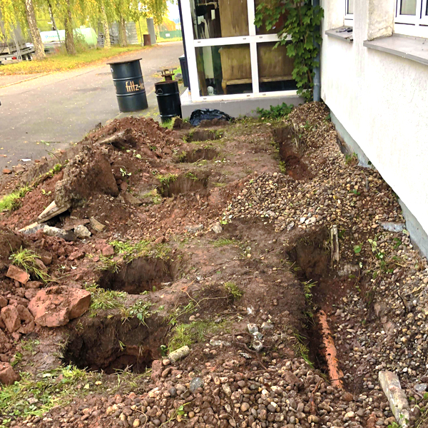 Kein Platz für Stützen bei Abwasserrohren & Kabel