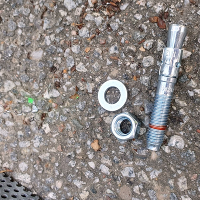 Schlagbolzen M12 zur Verschraubung am Boden oder Fundament
