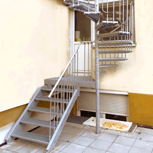 Treppenturm-Spindeltreppe im Innenhof